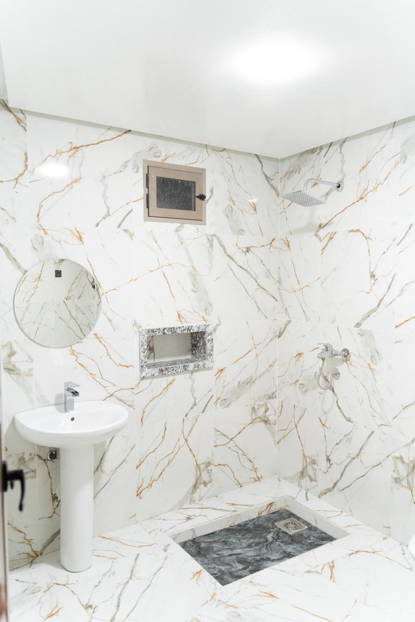 La Terrassa Appartement Climatise 艾兹鲁 外观 照片