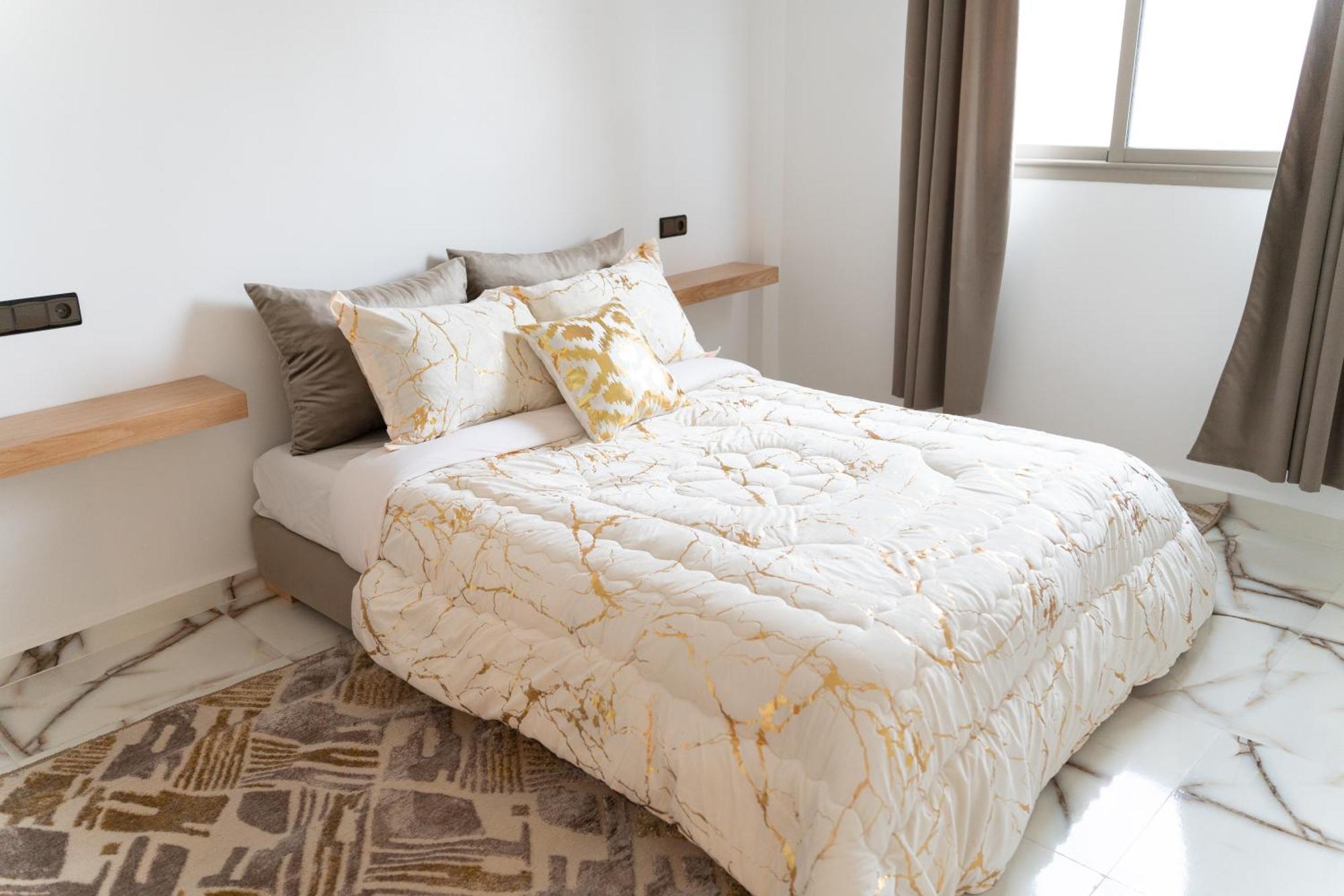 La Terrassa Appartement Climatise 艾兹鲁 外观 照片